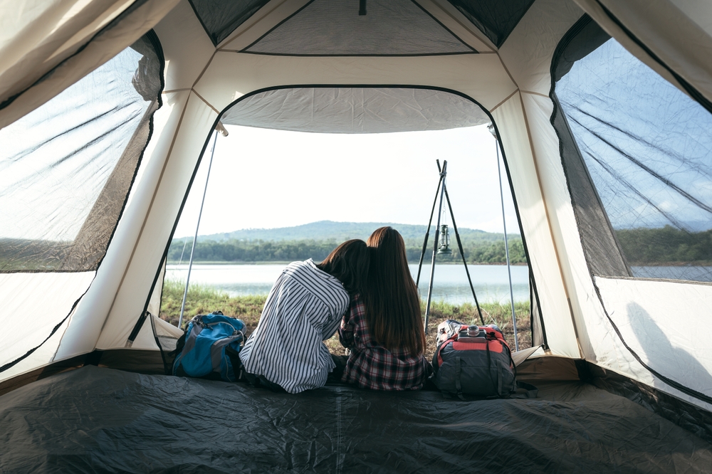 Booking.com reveals the contrasting world of caution and confidence for LGBTQ+ Travelers in 2023