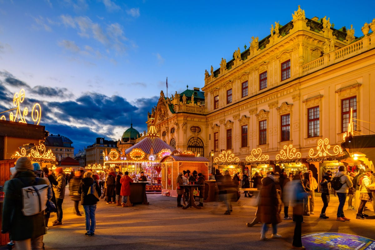 advent market in front of castle belvedere